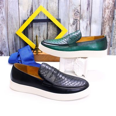 Customized Mens Slip On Sneakers Shoes Round Toe Leather Lining Shoes