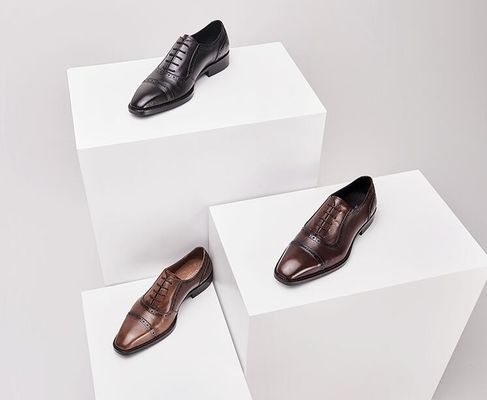 Lace Up Mens Pointed Toe Dress Shoes Autumn Mens Brown Brogue Shoes For Wedding
