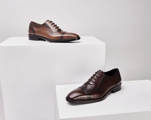 Lace Up Mens Pointed Toe Dress Shoes Autumn Mens Brown Brogue Shoes For Wedding