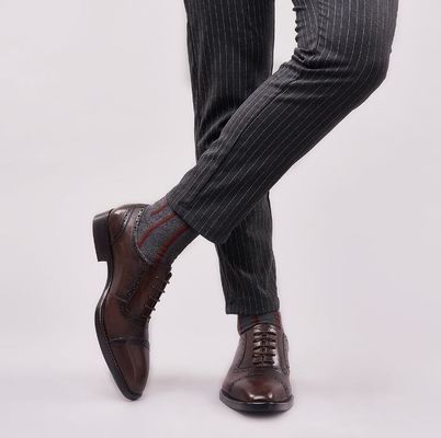 Lace Up Mens Pointed Toe Dress Shoes Autumn Mens Brown Brogue Shoes For Wedding